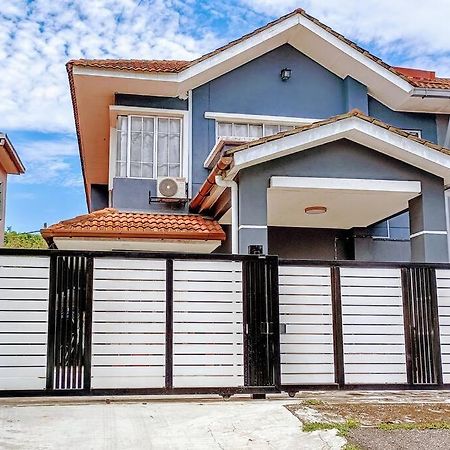 Tenang Retreat Holiday Home 3Bedroom 3Bath 2Parking Kajang Ngoại thất bức ảnh